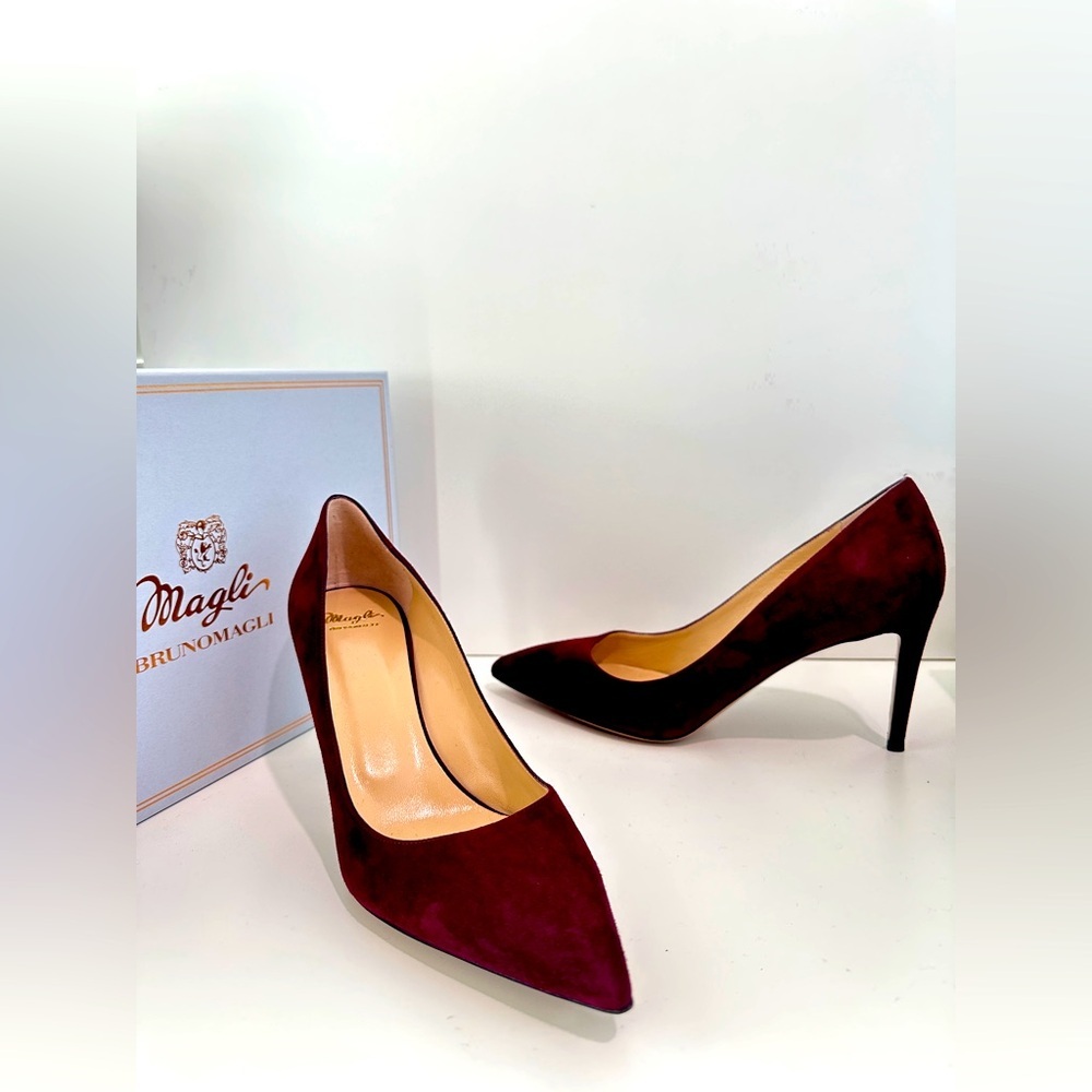 Bruno Magli Allegra 85 Pumps Size 39 Pointy Toe Suede Stiletto Classic NEW‎